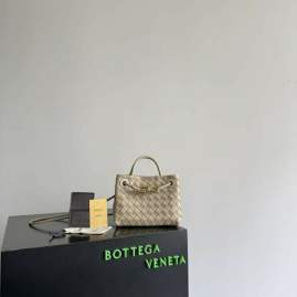 Picture of Bottega Veneta Handbags _SKUfw242319629fw